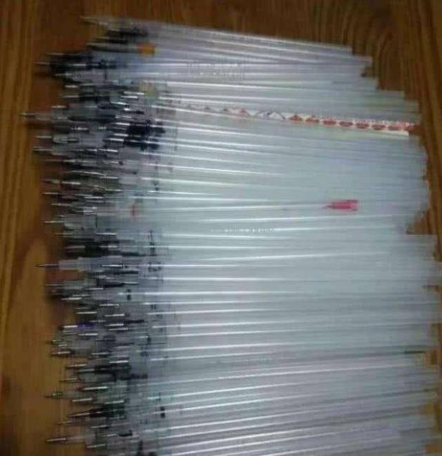 学霸晒高中三年用完的笔芯学渣也不甘示弱没有对比就没有伤害