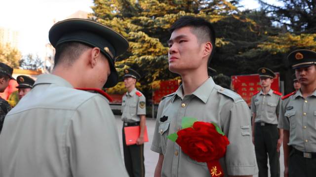 首次向武警部隊旗告別,直擊北京武警退役儀式