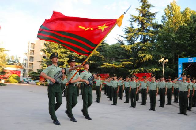 首次向武警部队旗告别直击北京武警退役仪式