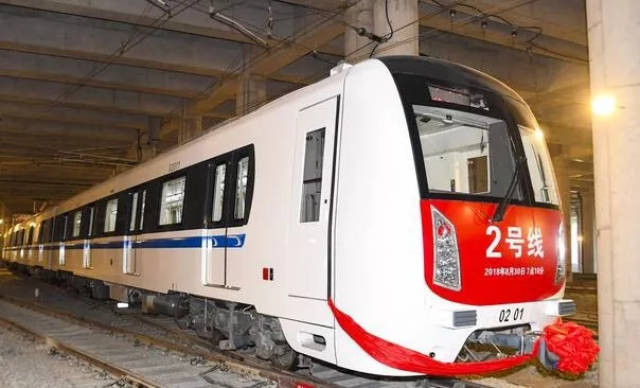 据了解,全线配备22列6辆编组的b型地铁客车,单程运行时间为36分钟,车