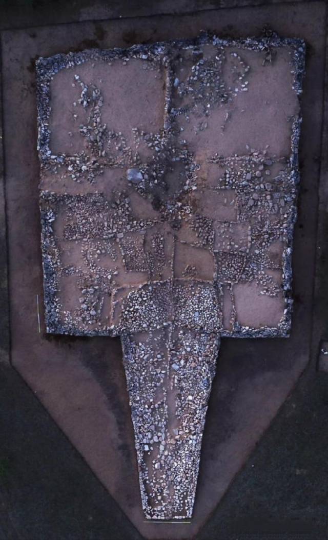 甲字形大墓俯瞰匈奴贵族墓这是中国发掘的首座境外匈奴贵族墓,2018年