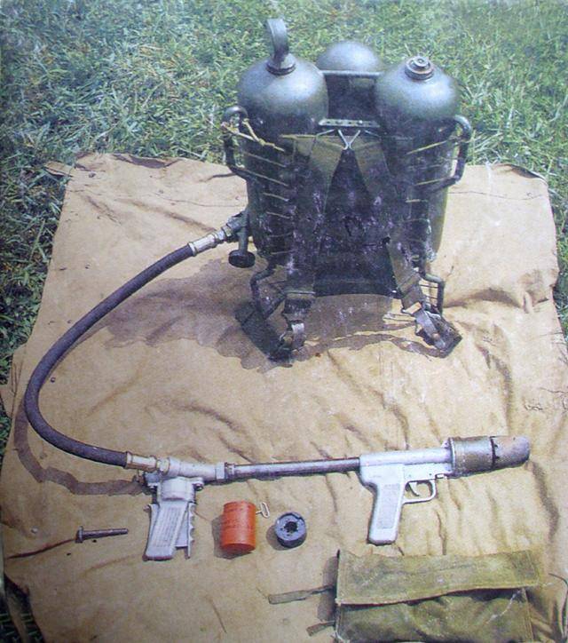 二战苏军喷火器图片