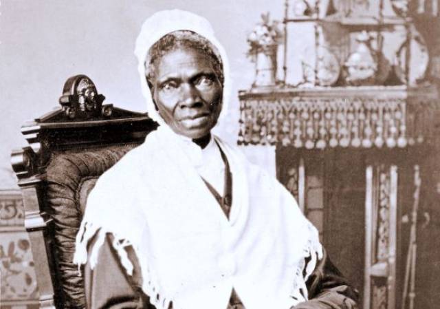 特鲁斯身高6英尺,嗓