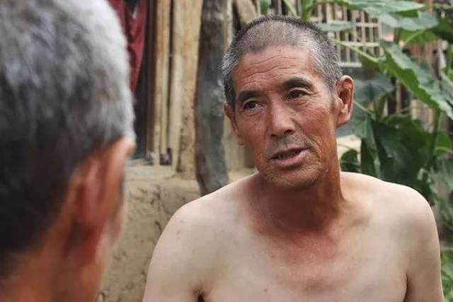 一部以中国农村老光棍儿性苦闷为背景的社会现实题材电影.