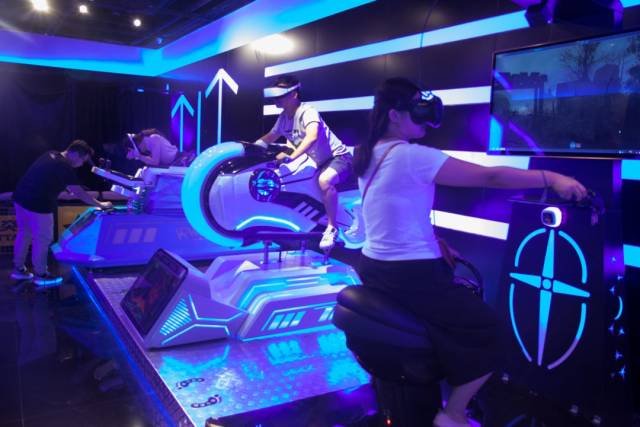 职业测评:VR游戏体验师,一副眼镜,两个世界