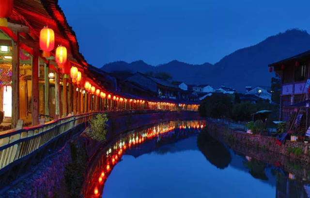 夜幕中的丽水街 (未署名作品来自网络)