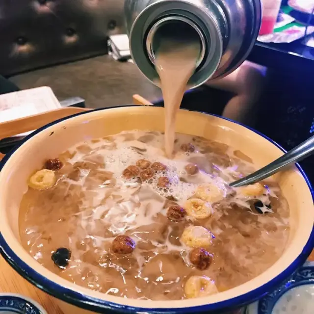 9月网红拔草指南!星巴克卖奶茶、喜茶月饼.样