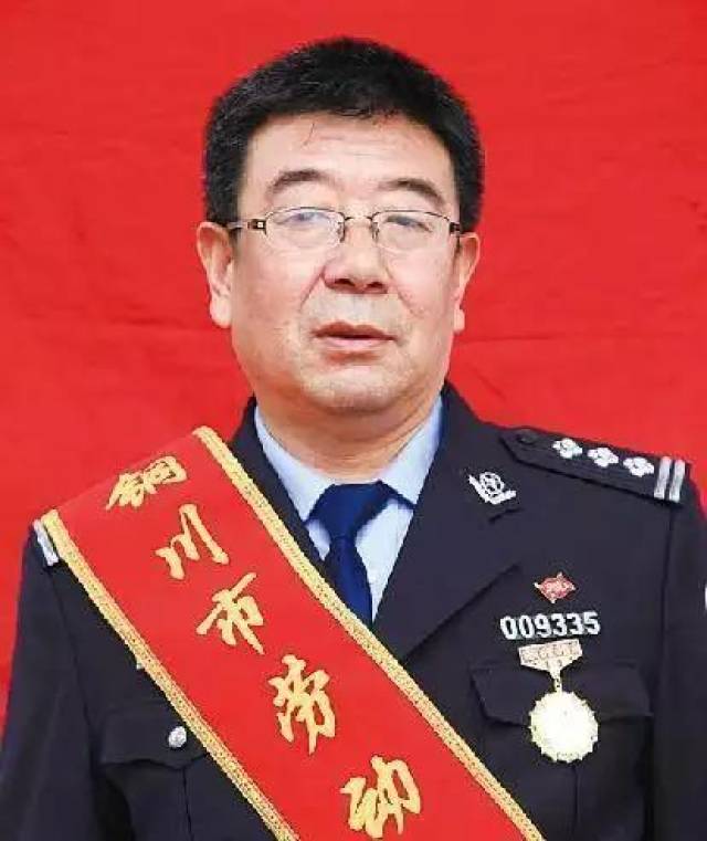 首次授予一级警督的由公安部部长批准授予;一级警司至一级警督,每晋升