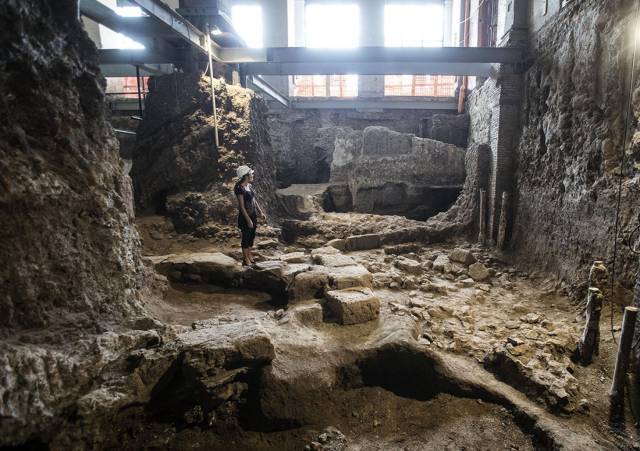 至于盗墓的工具,一般用洛阳铲等工具凿土取样,五花土还是生土?