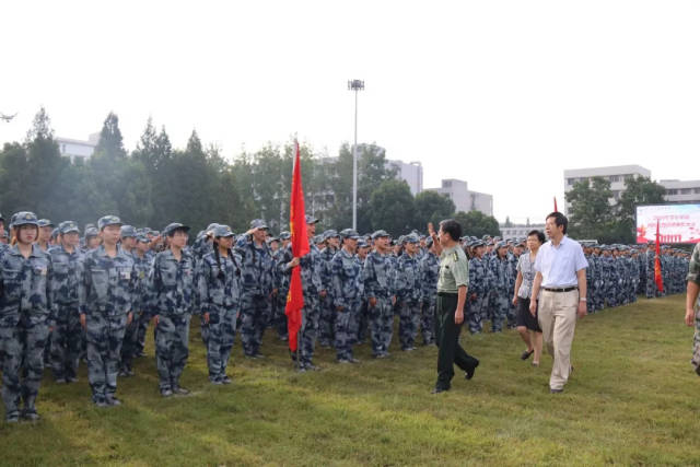 【城讯速递】学院2018年学生军训阅兵式