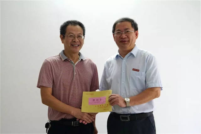 党委书记唐仁郭慰问数学与统计学院教授李招文