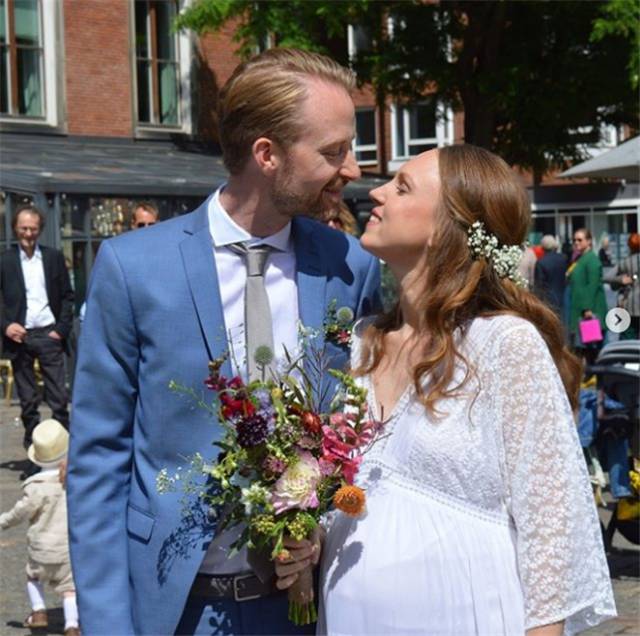 三胞胎的确让人羡慕,但准妈妈的"巨肚"也真吓人!