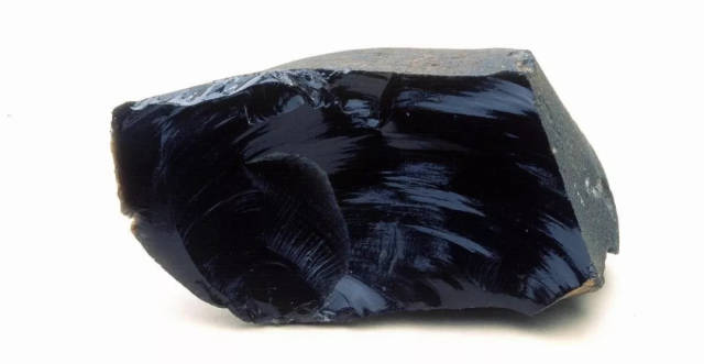 还有就是彩虹眼黑曜石,如果它的颜色是彩色双眼黑曜石那么也是很有