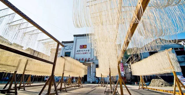 《舌尖上的中国》让一个深藏民间的心传手工挂面公诸于世 "面条村"