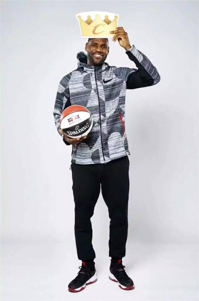 天气渐渐转凉,是时候拿出nike詹姆斯全明星夹克了!