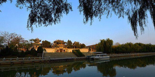 聊城的名勝古蹟有很多 看你是想去光嶽樓,山陝會館,鐵塔 還是景陽岡