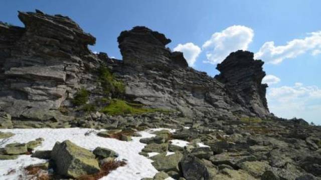 俄罗斯乌拉尔山脉是个神秘的地区,这里曾发生过迪亚特洛夫事件(登山者