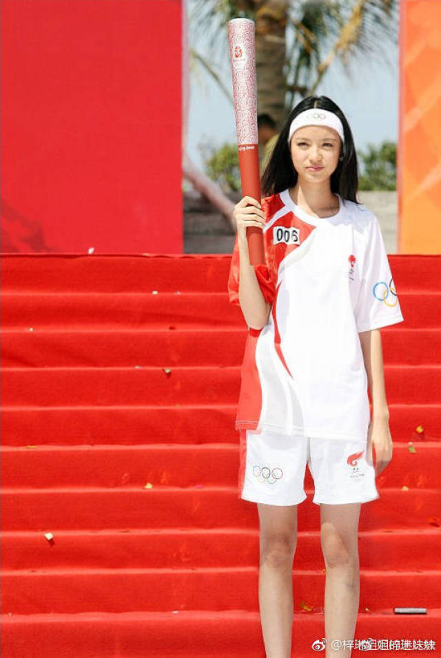 更拉仇恨的是,即使生下了baby,张梓琳的年龄看起来却一年比一年更年轻