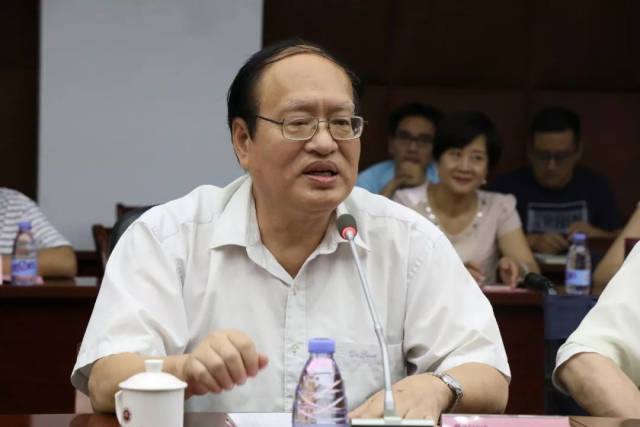 我校组织观看央视《立德树人—陈征》纪录片并召开座谈会