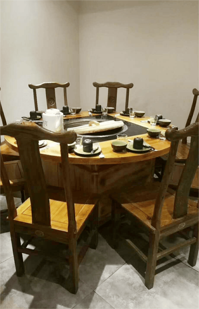 铁锅炖专用桌厂家,铁锅炖灶台转桌厂家,餐厅吸引顾客的方法