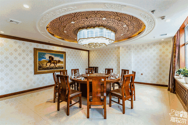 伴着悠扬长调,在2000平米食府畅游蒙古部落!