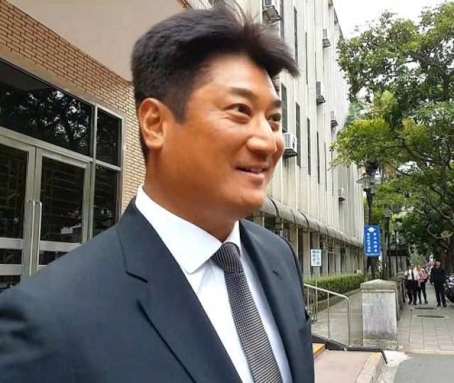 台湾中信金控前副董事长辜仲谅改判3年半徒刑