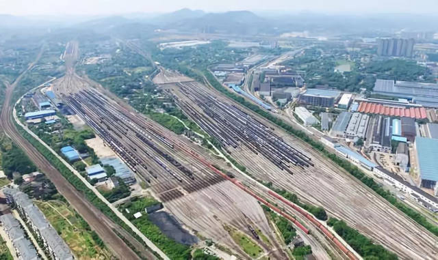 穿越在株洲大地上的铁路线.