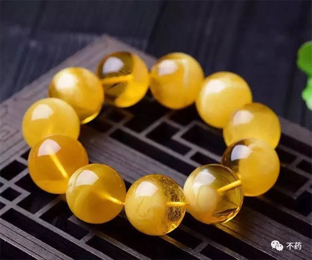 琥珀蜜蜡 白腊 都是纹路惹的祸：看起来很真的白花蜜蜡竟然是假的！这些拼接蜜蜡害了