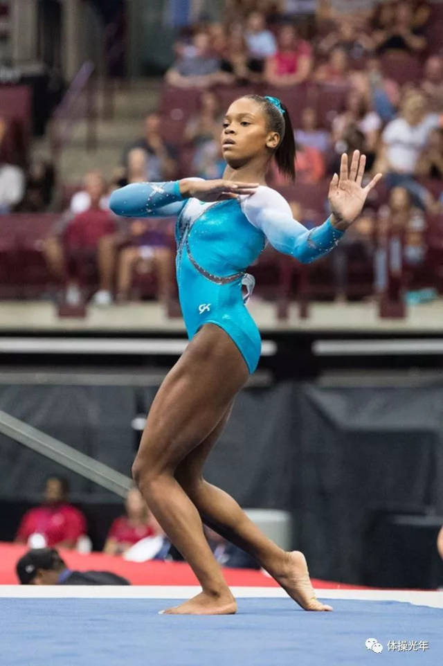 (左起:shilese jones,trinity thomas,kara eaker,jade carey,grace