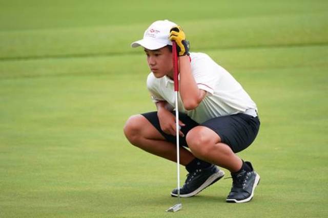 汇丰青少年总决赛首轮上演 张梓萌全场最低68杆