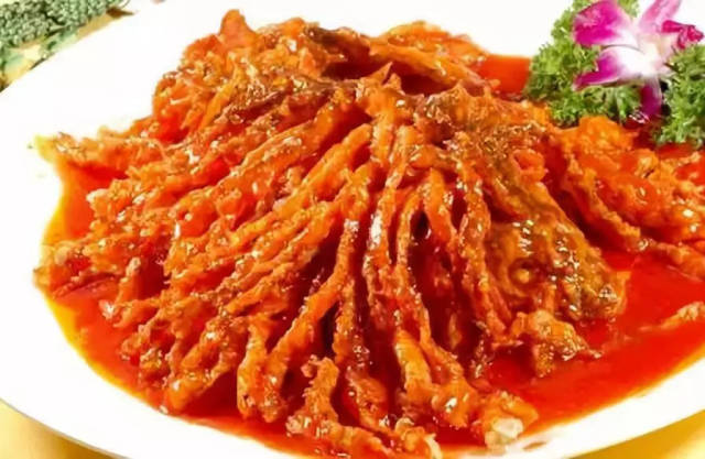 金毛狮子鱼是石家庄的一道传统名菜,属于冀菜系.金毛狮子鱼