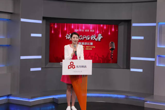 演讲中,严觅将另一位东方购物主持人赵菁担任"无障碍电影公益解说"