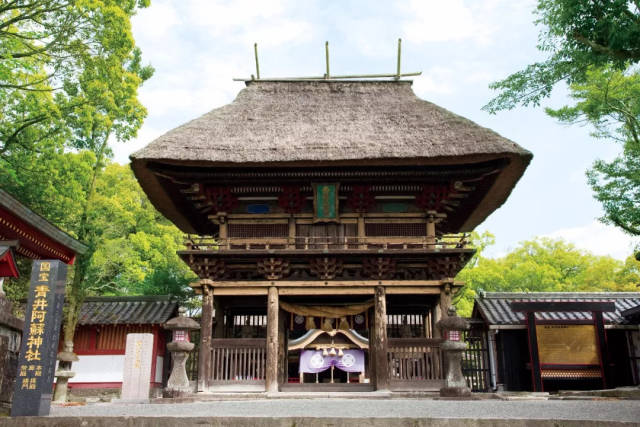 在日本现存茅草屋顶寺院神社当中,是唯一被指定为国宝的殿宇.