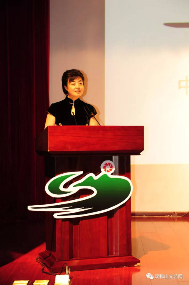 启动大会由副市长郑野岩主持.