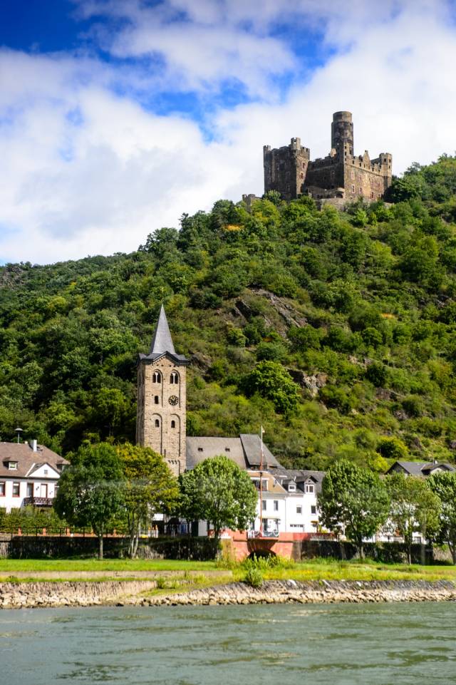 看完这座莱茵河古堡,才知欧洲贵族上厕所,都是悬空