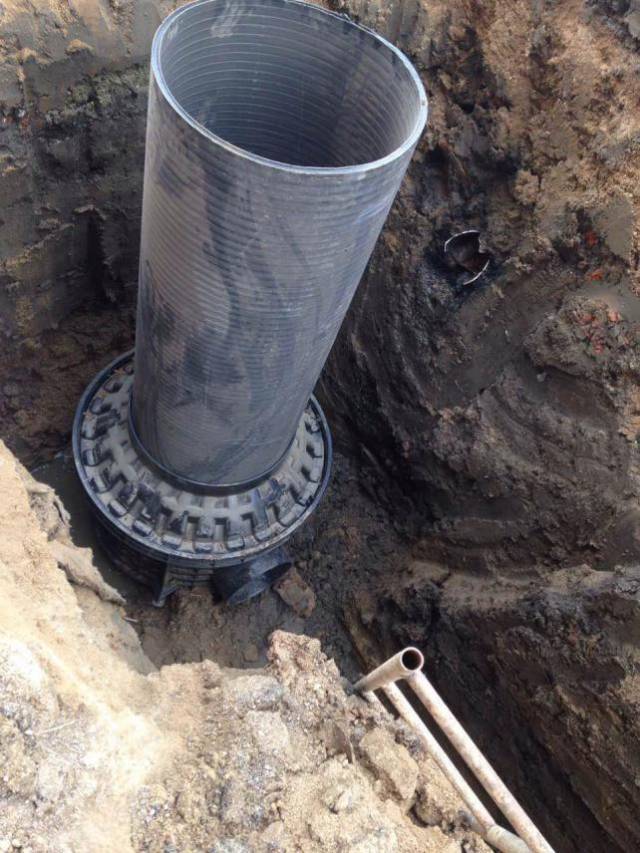 pe一次注塑加筋塑料检查井规格和配件如何选择正林依道丰