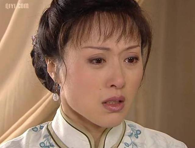 两人同演《外来妹》配角走红,今一人片约不断,她却因乳腺癌去世