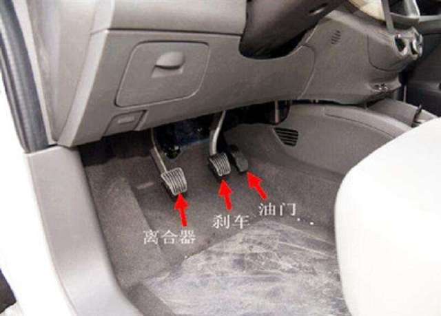 手动挡打火要踩离合么? 老司机告诉你怎么做, 车主: 多亏自己命大福大