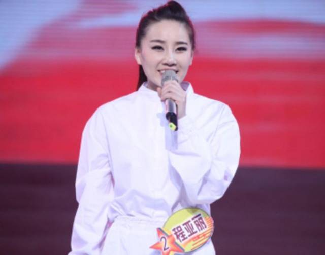 毕福剑苦心捧红她,从洗碗妹变大明星,如今恩人落魄她却视而不见