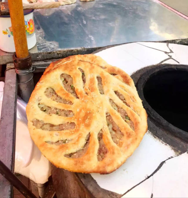 探店:确认过眼神,这就是我在信阳想要的商城肉烧饼!