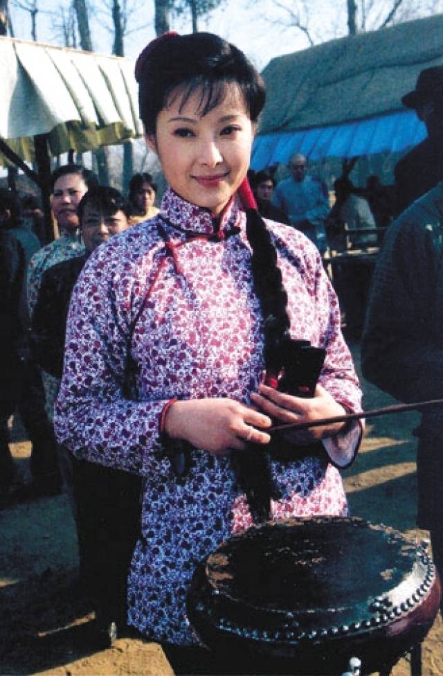 根据张恨水同名小说改编的电视剧《啼笑因缘》(2004)剧照.