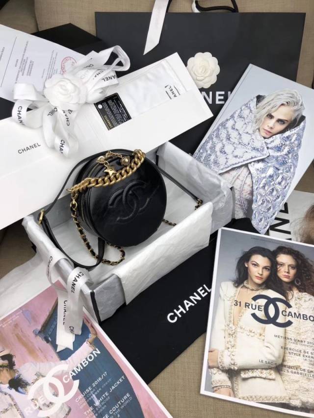 chanel新款月饼小圆包 香奈儿最潮的零钱包