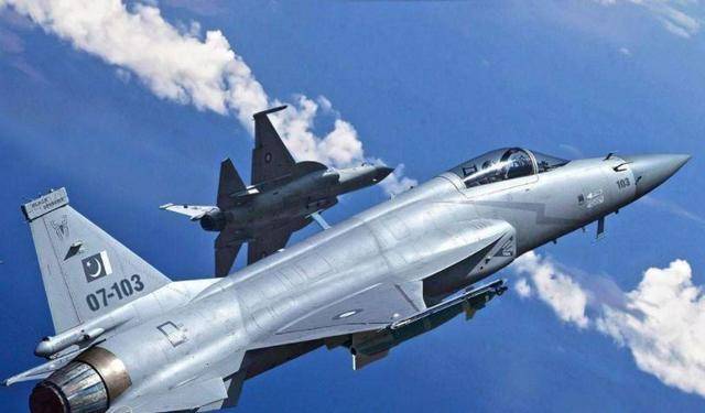 中国搅屎棍战机首飞这么恶心名字为何军迷听