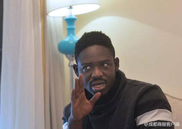 黑人小哥四川话8级 坐拥千万粉丝被评论为"全网最火外国人"