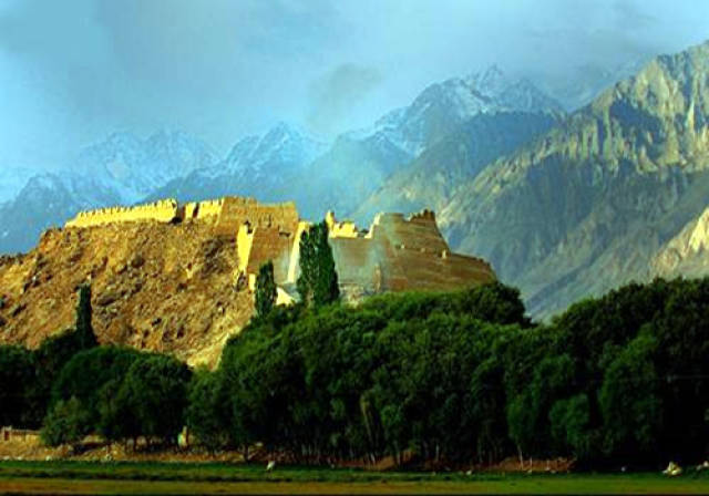 大勃律国的士兵在丛林里已经潜伏了三天,此时既饥渴又疲惫,被唐军来个