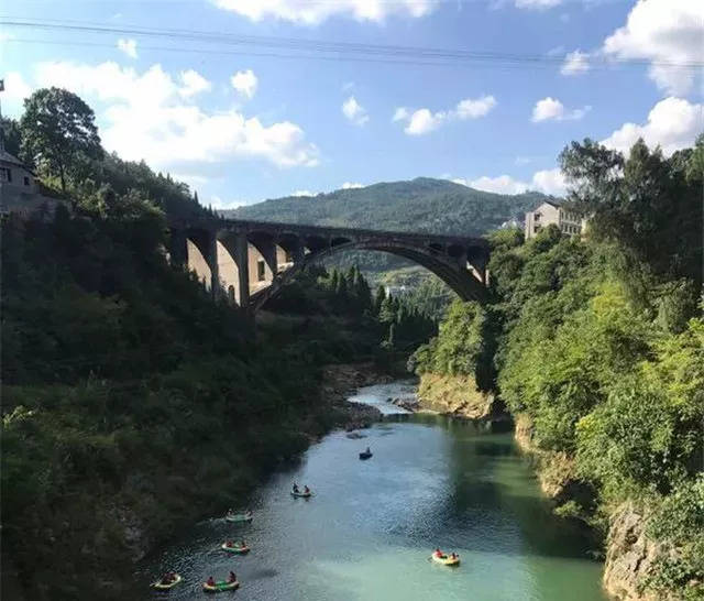 婁底市新化縣吉慶鎮油溪橋村