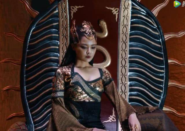 而在电视剧之中,这美杜莎则是由辛芷蕾来出演.她的美杜莎女王