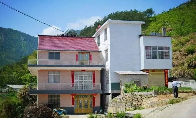 农村房子越建越高,如果你认为只是为了攀比,那你就太天真了!
