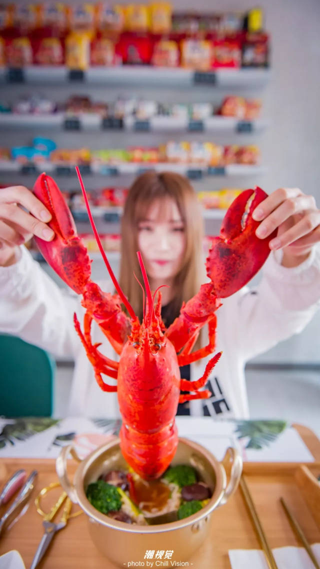 在吃货面前,吃龙虾觉得麻烦?不存在的! 现在就让木子小姐姐示范一下