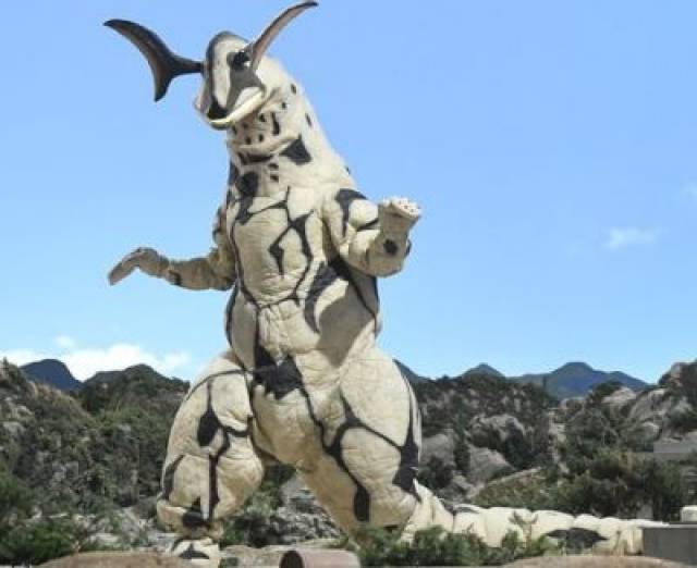 豪哥想到一个登场的雷电怪兽是高斯奥特曼中登场的电磁魔兽古拉加斯